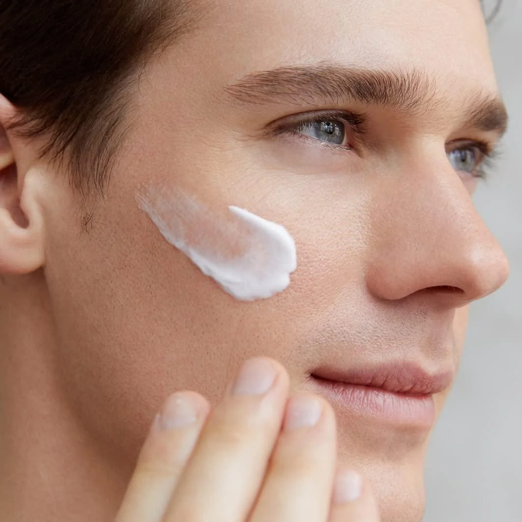 Kiehl’s Hautpflege für Männer mit trockener Haut: Feuchtigkeitsversorgung und tägliche Pflege